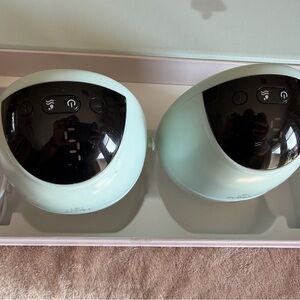 Zomee wearable pumps